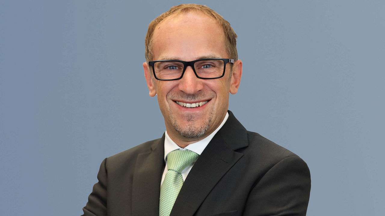  Heinrich Waldhutter Bereichsleiter | Firmenkundenberater