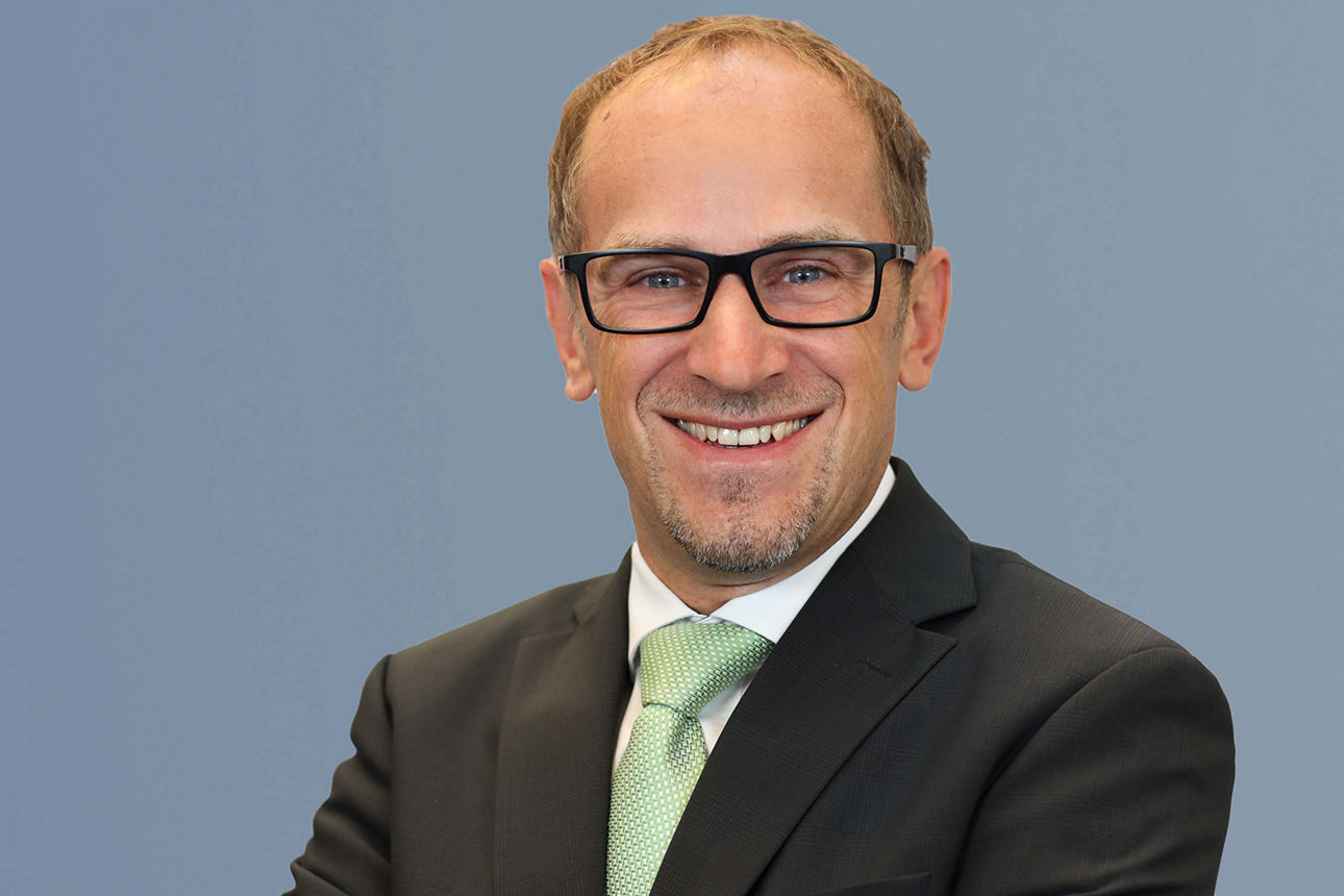  Heinrich Waldhutter Bereichsleiter | Firmenkundenberater