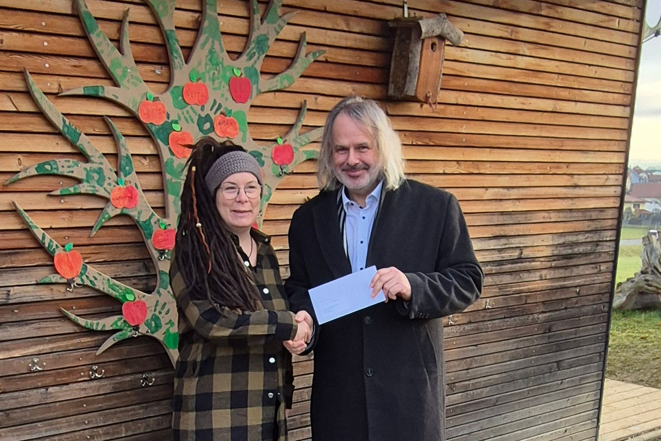 Spendenübergabe an den Waldkindergarten Altfraunhofen