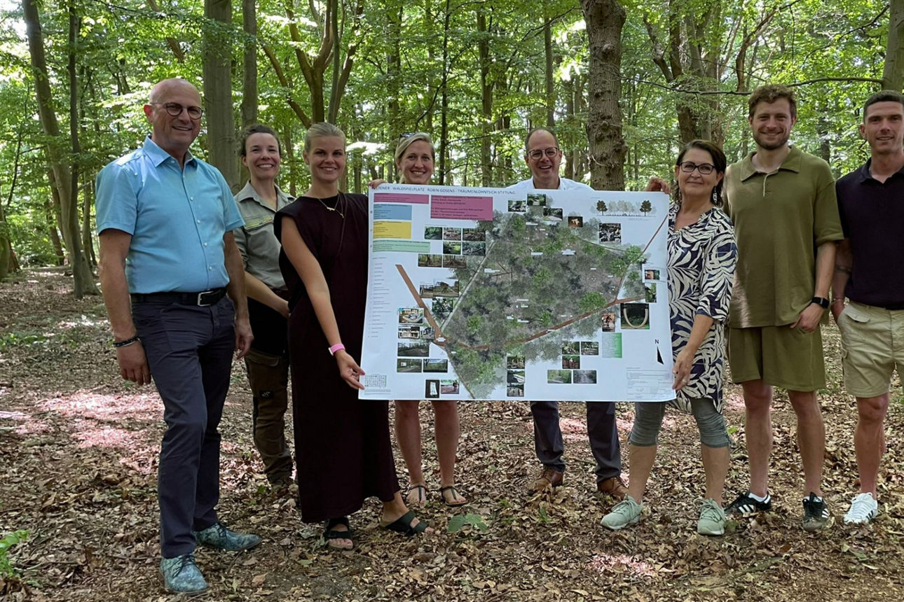 Gruppenbild der Planer des Waldspielplatzes Elten