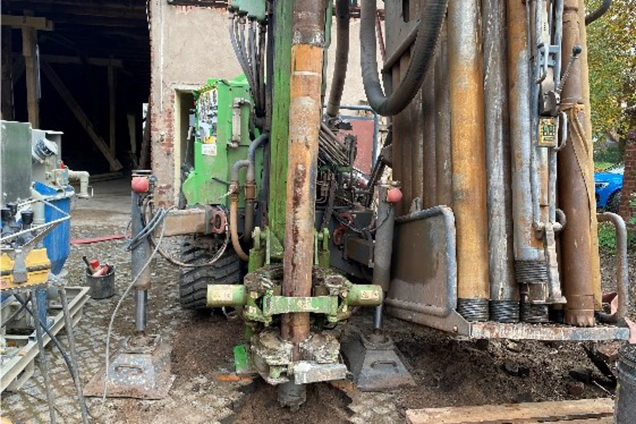 Bohrgerät im Hof