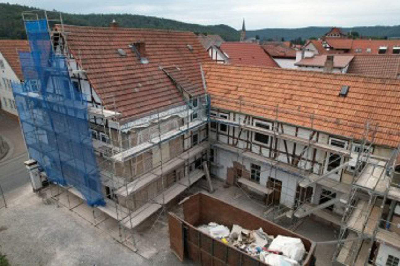 Die Hofreite im Umbau mit Gerüst