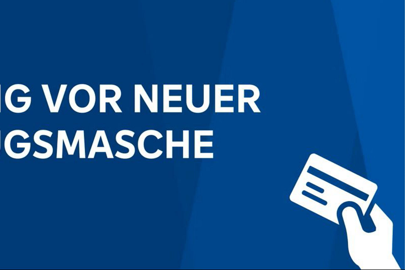 Warnhinweis vor blauem Hintergrund