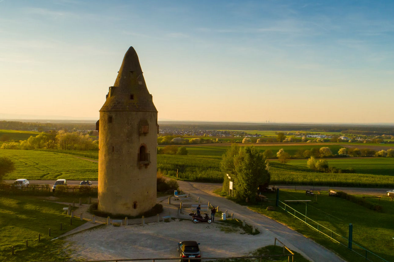 Blick auf Wartturm und Schaafheim