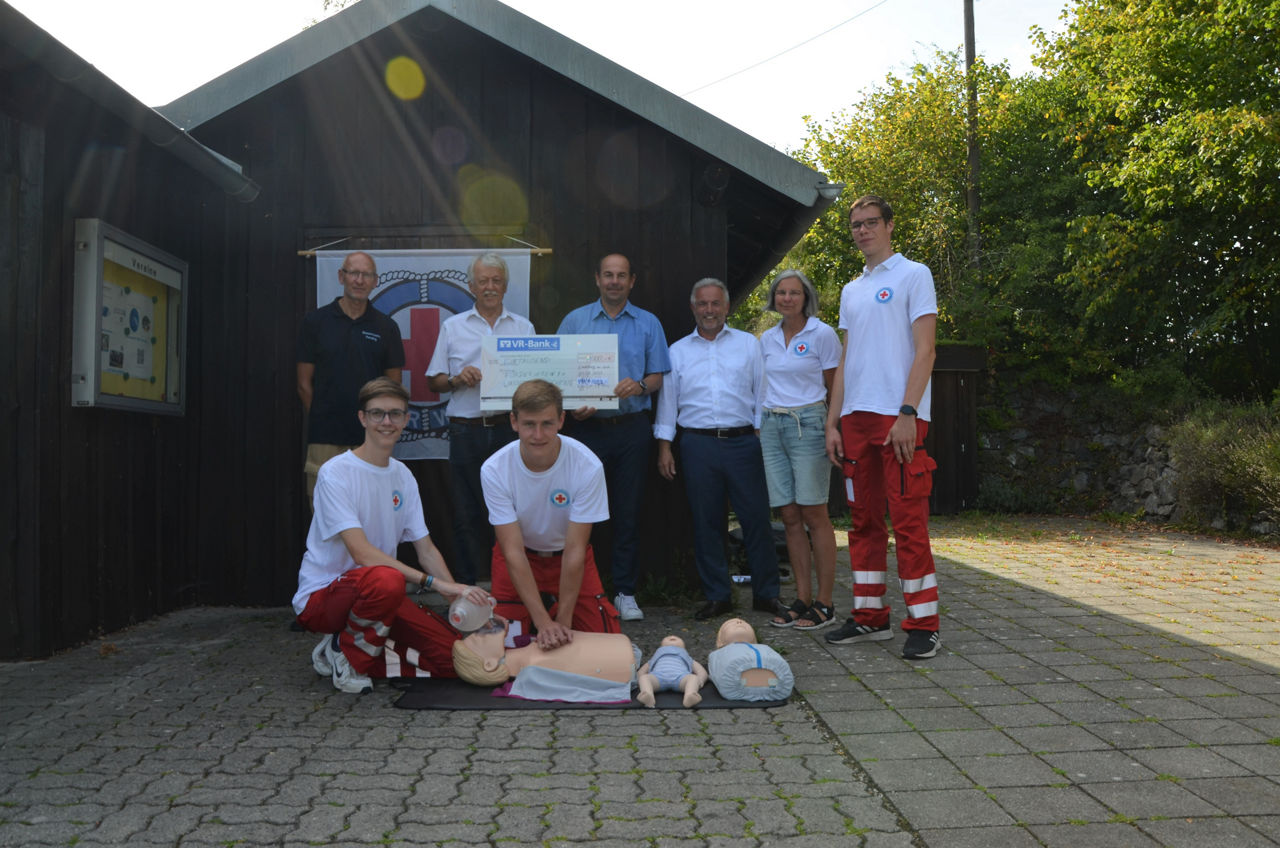 VR-Bank Landsberg-Ammersee eG fördert das Ehrenamt: 1000 Euro für die Penzinger Wasserwacht