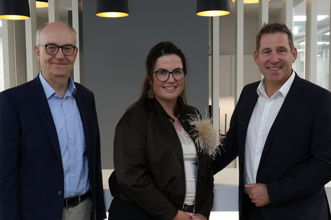 Wolfgang Holthausen, Filialleiterin Sarah Dammer und Jürgen Suhens