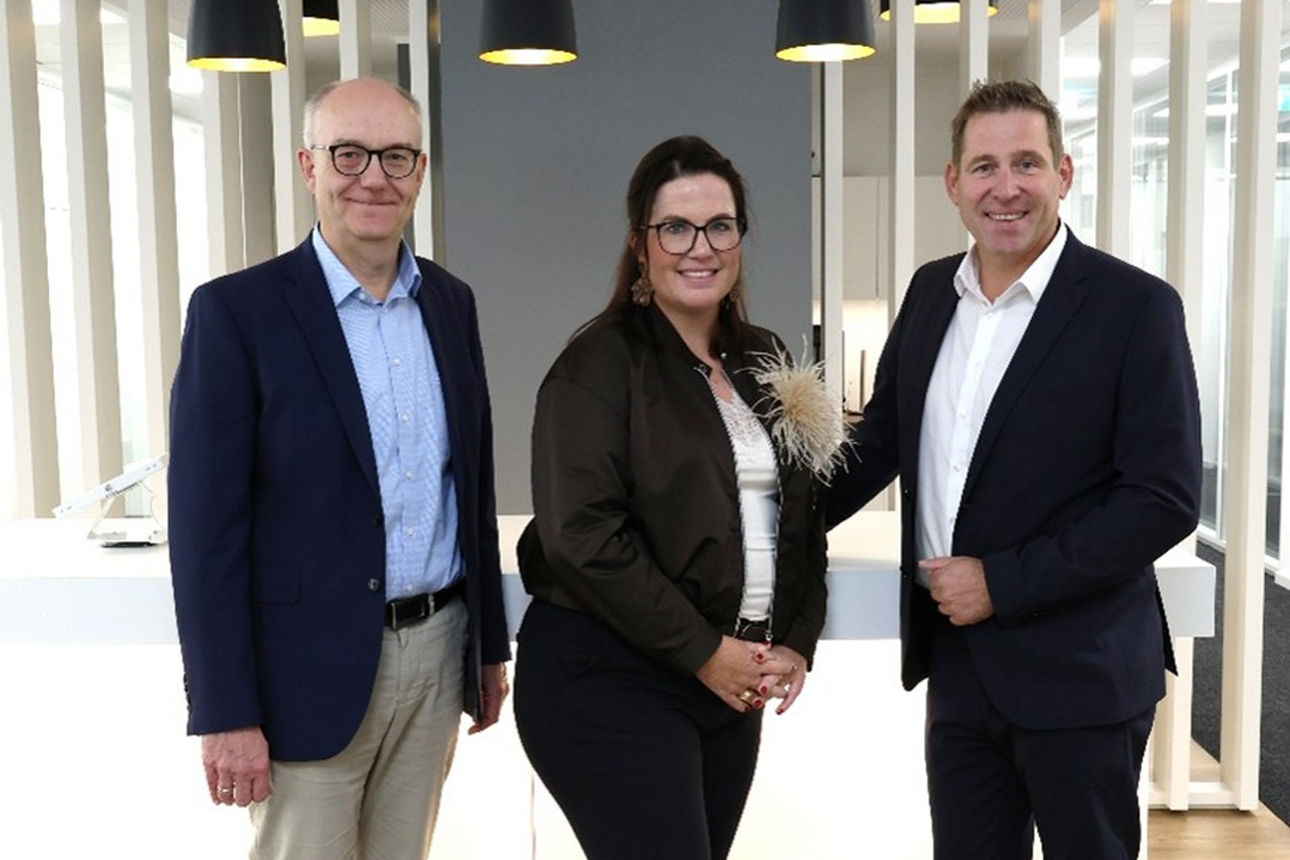 Wolfgang Holthausen, Filialleiterin Sarah Dammer und Jürgen Suhens