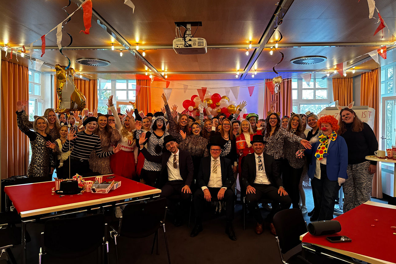 Weiberfastnacht 2026 bei der Volksbank Hellweg in unserer Hauptstelle in Soest