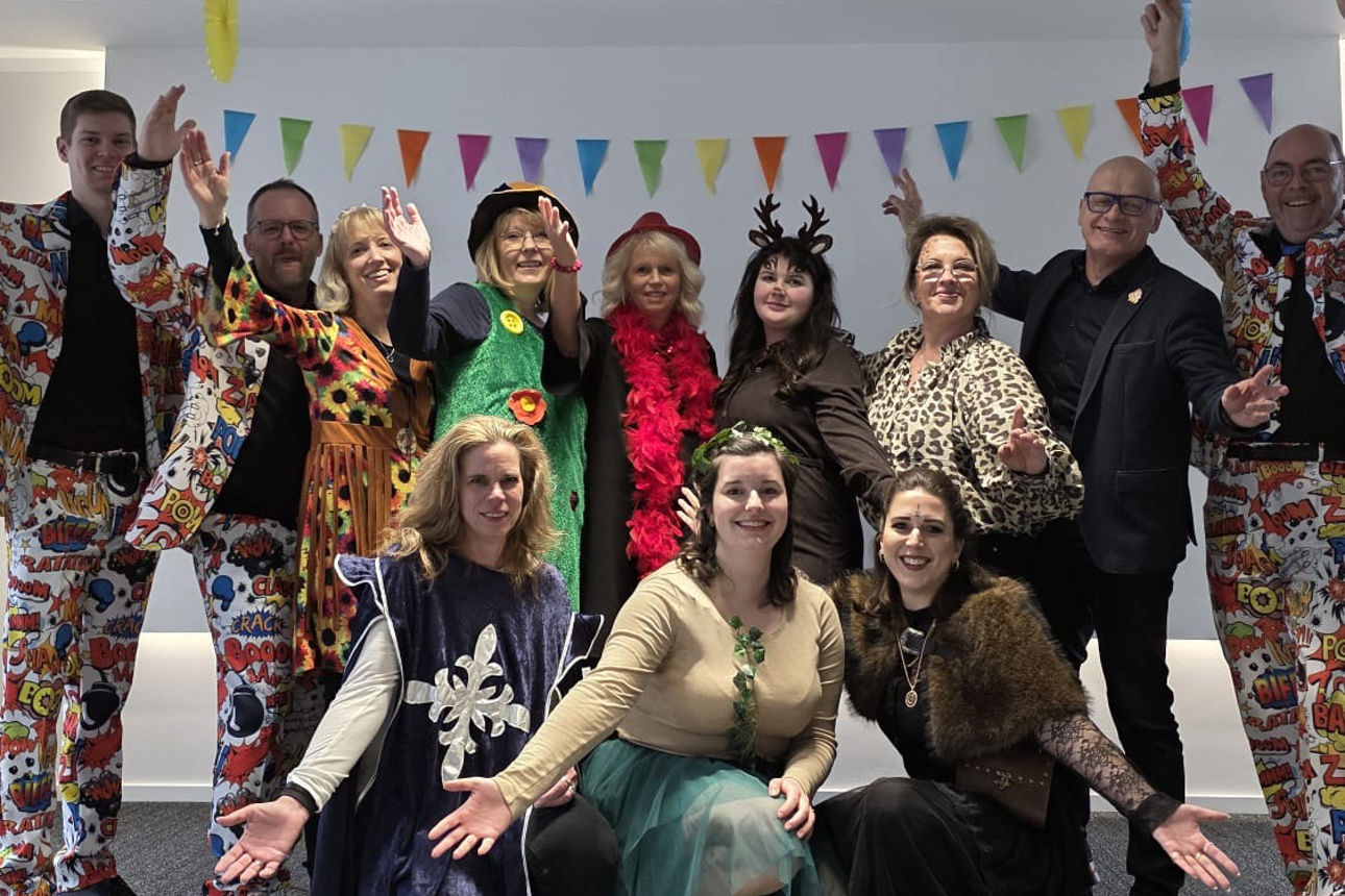 Weiberfastnacht 2026 bei der Volksbank Hellweg in unserem Regionalzentrum in Warstein