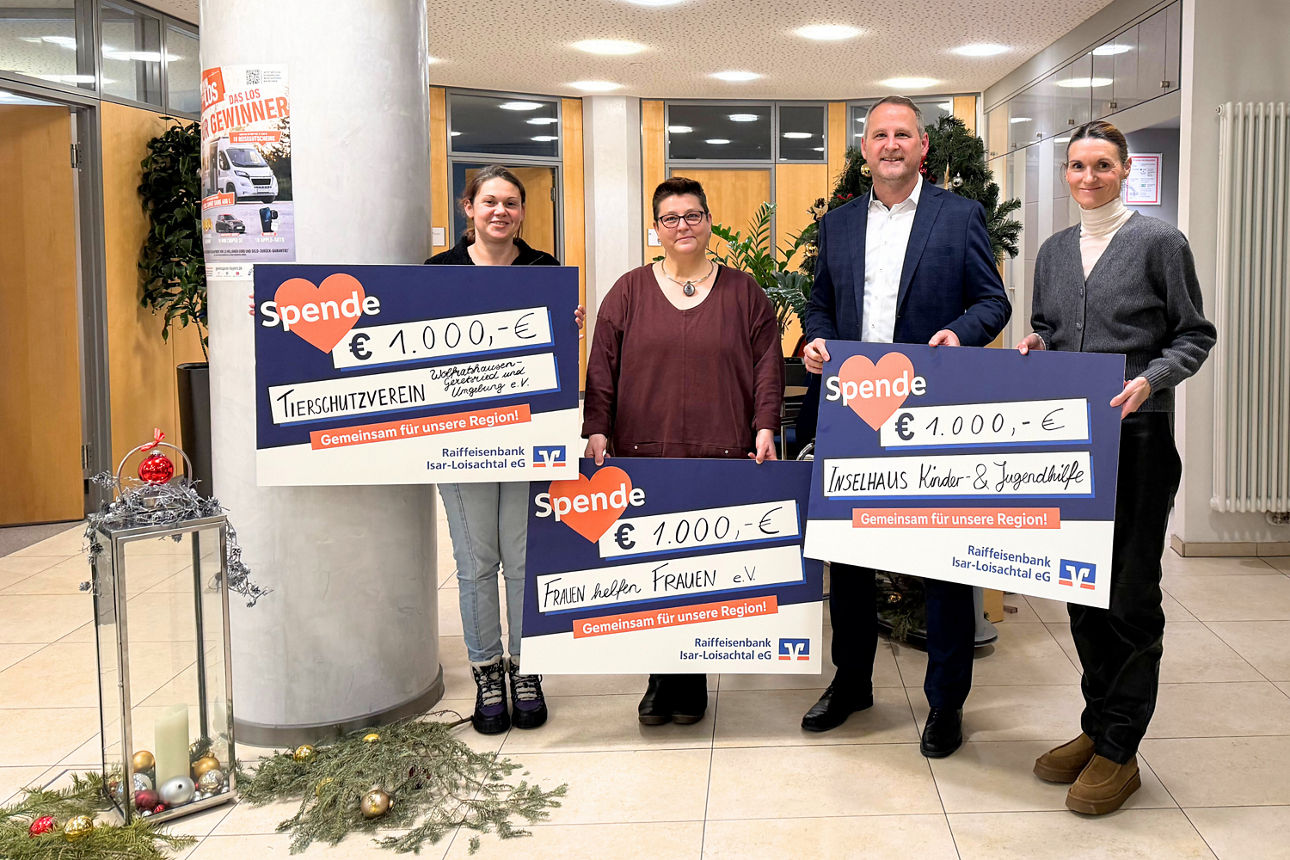 Weihnachtsspende 2025: Spendenscheckübergabe durch Vorstand Uwe Massong