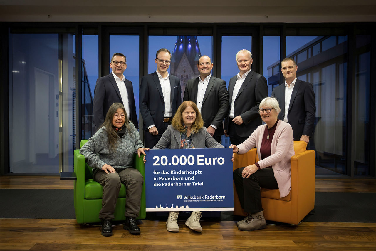 Spendenübergabe der Volksbank Paderborn an das Kinderhospiz in Paderborn und an die Paderborner Tafel