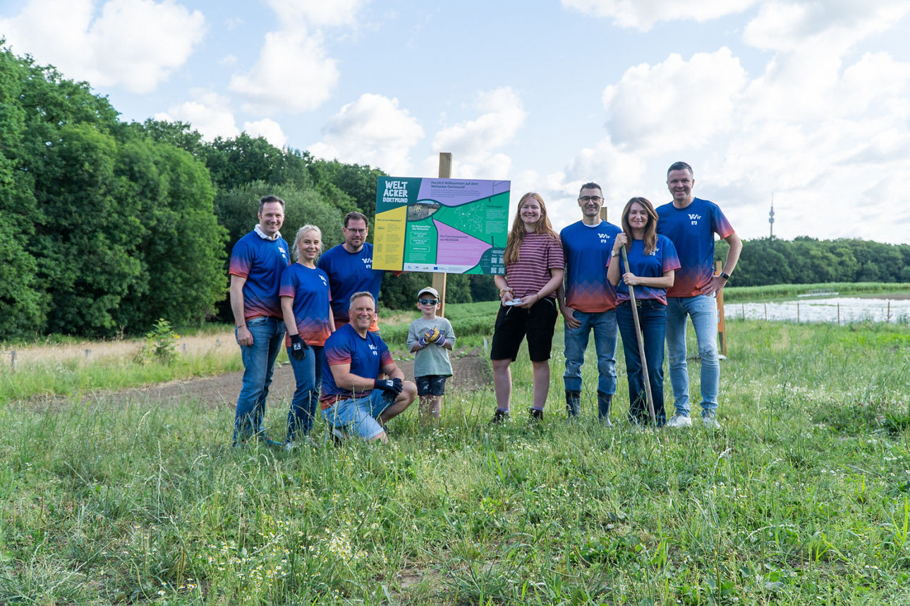 Gruppenfoto auf der Wiese