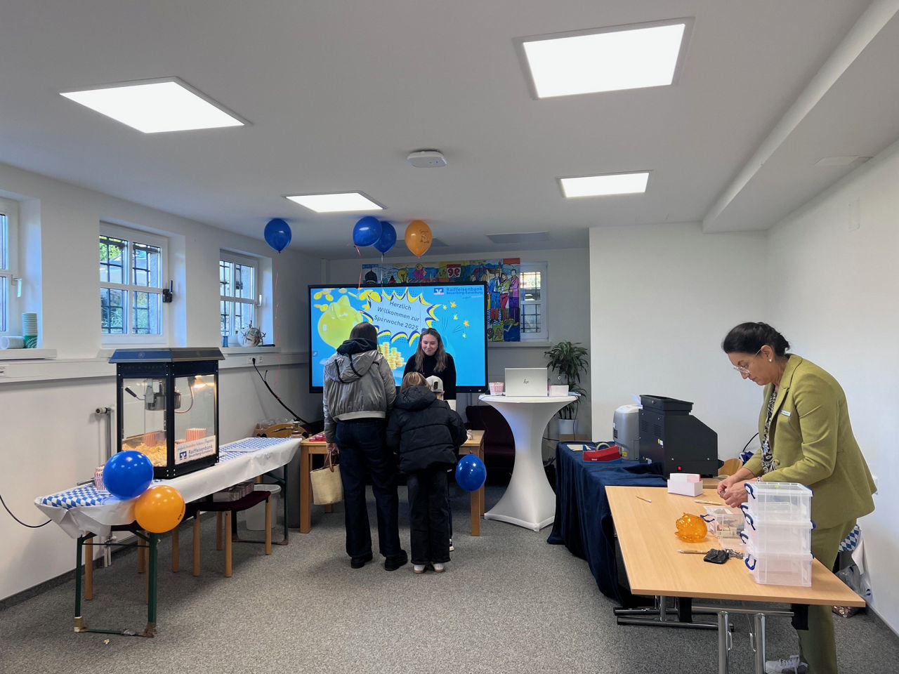 Der Kinderschalter mit Kunden.