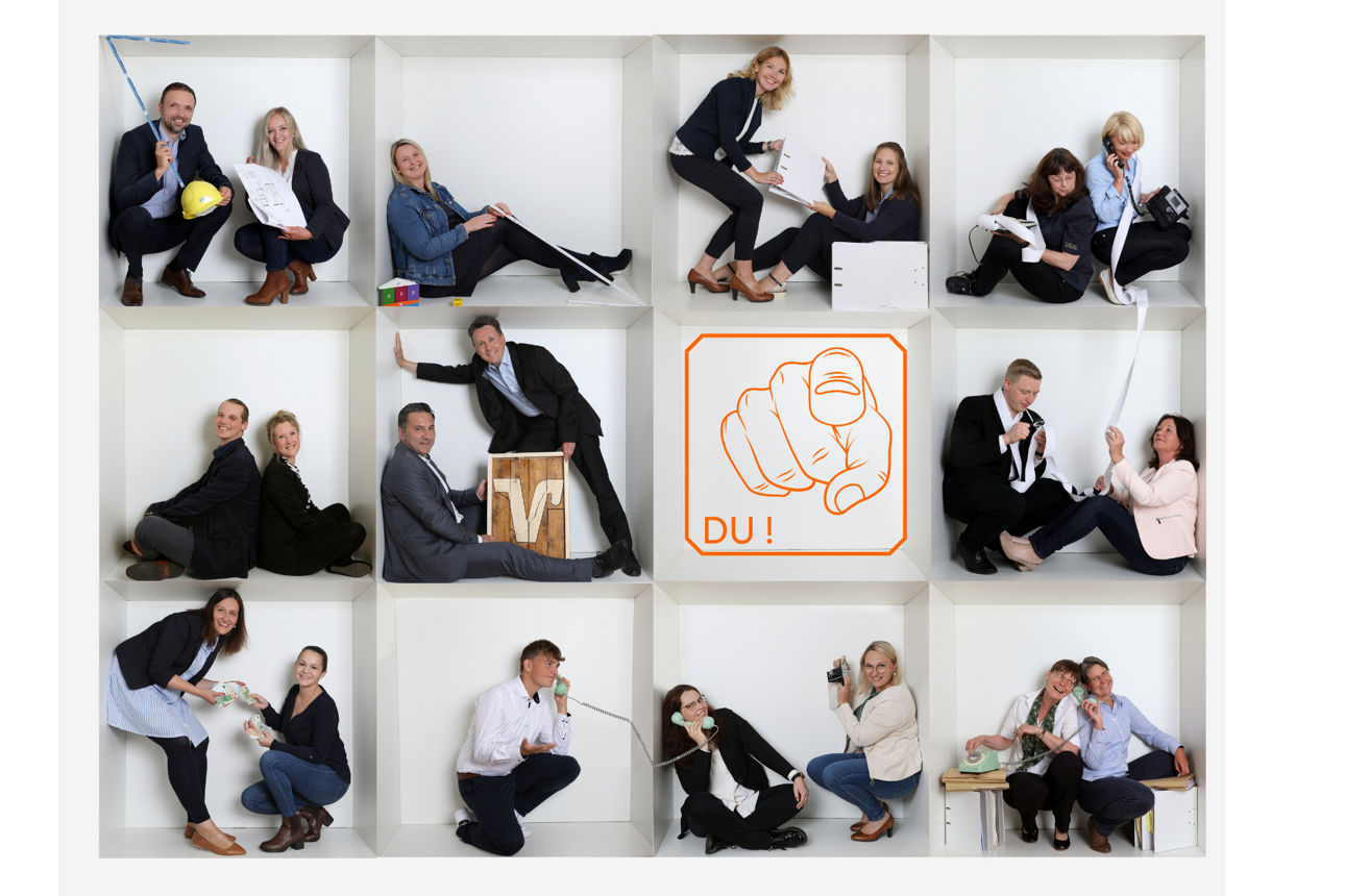 viele Menschen in kleine Kästchen