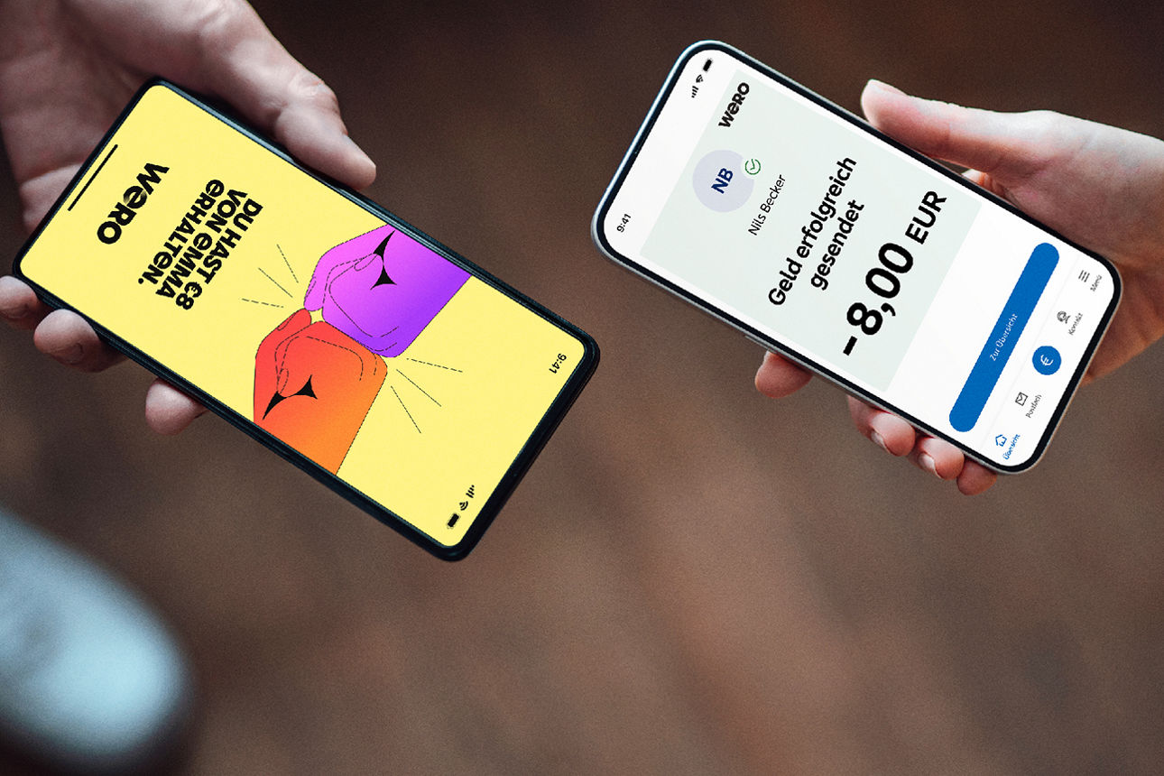 Zwei Smartphones transferieren Geld unter einander