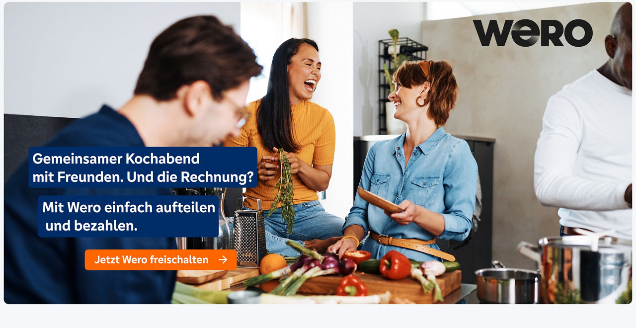 Gruppe von Freunden beim Kochen