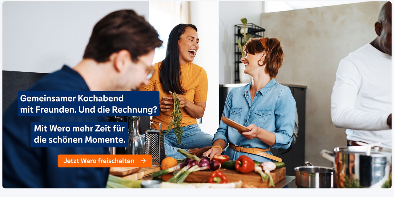 Freundesgruppe kocht zusammen