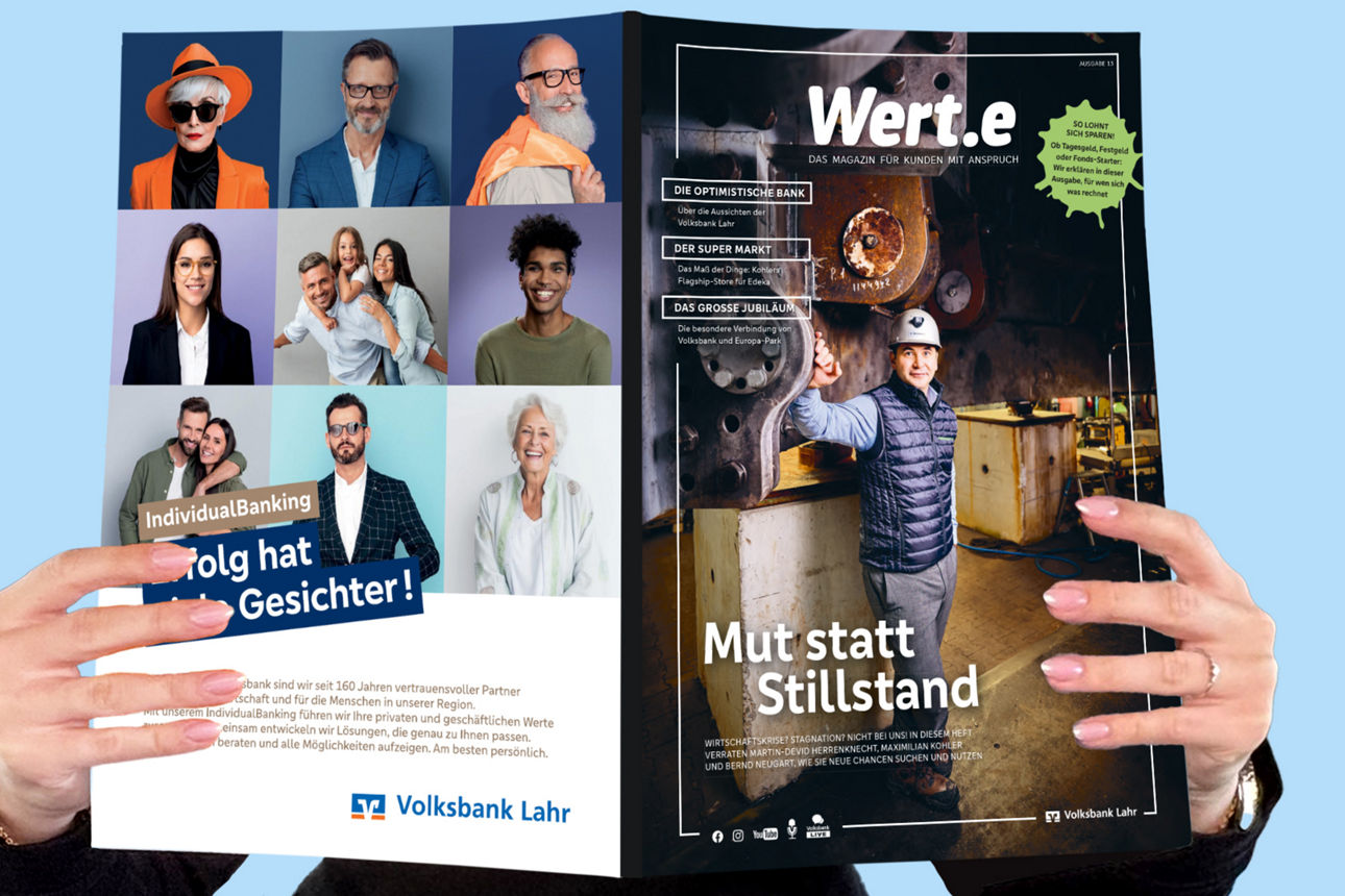 Das Wert.e Magazin verdeckt eine Person die das Magazin in der Hand hält