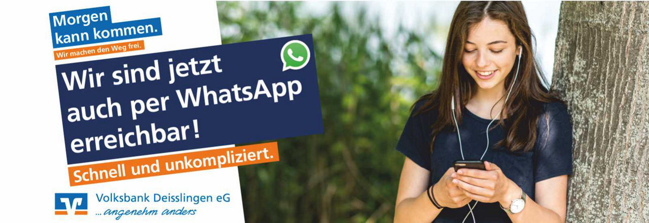 Bild junge Frau mit Handy in der Hand