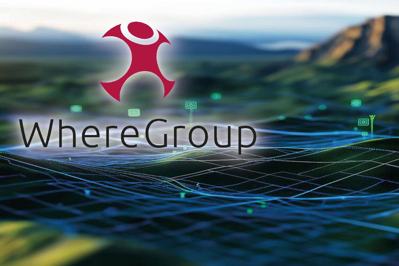 Landschaftsbild mit Netzwerkdarstellung und Logo WhereGroup