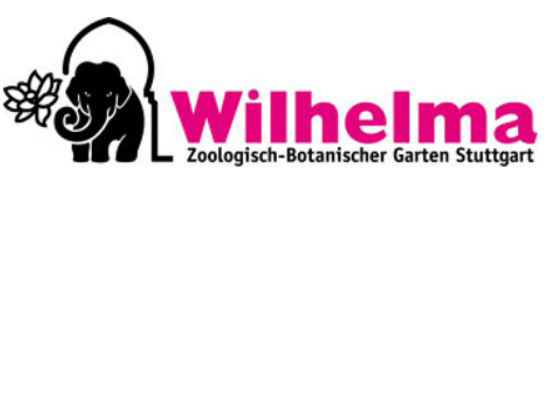 Links ist die Abbildung eines Elefanten zu sehen. Rechts daneben steht in Pink "Wilhelma" und in schwarz "Zoologisch-Botanischer Garten Stuttgart"