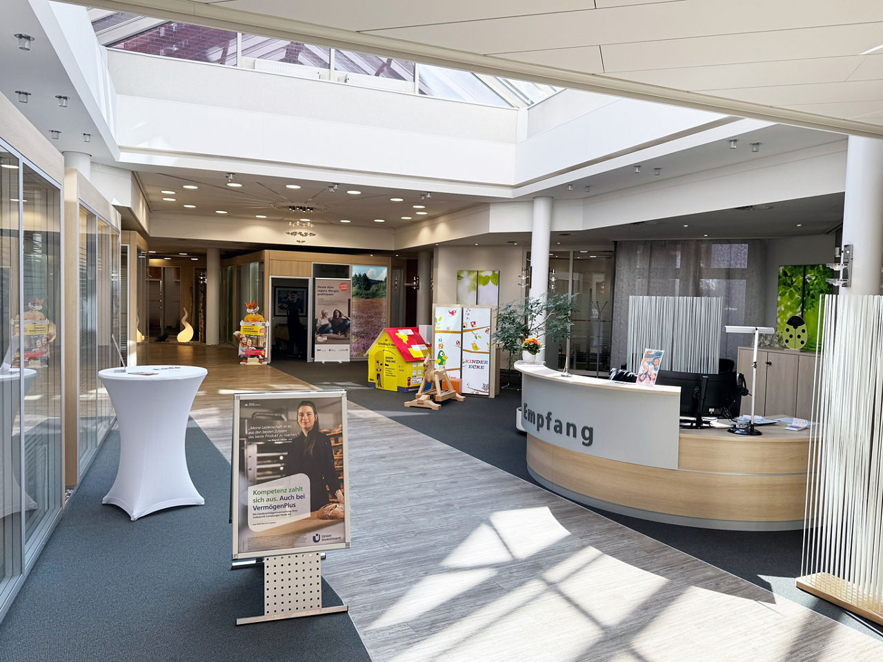 Die Volksbankfiliale in Winsen von innen