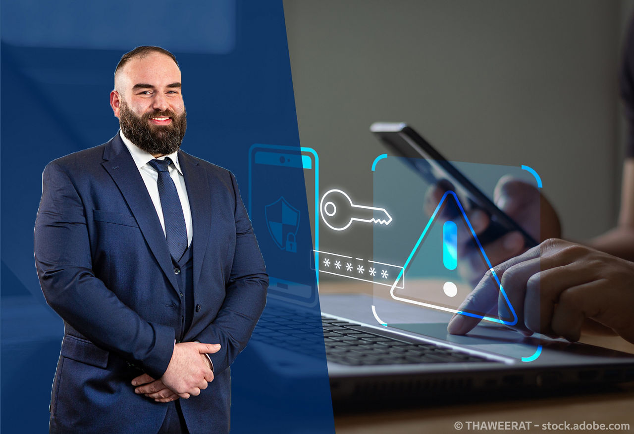 Leon Klein steht lächelnd vor einem Hintergrund mit digitalen Symbolen zu IT-Sicherheit