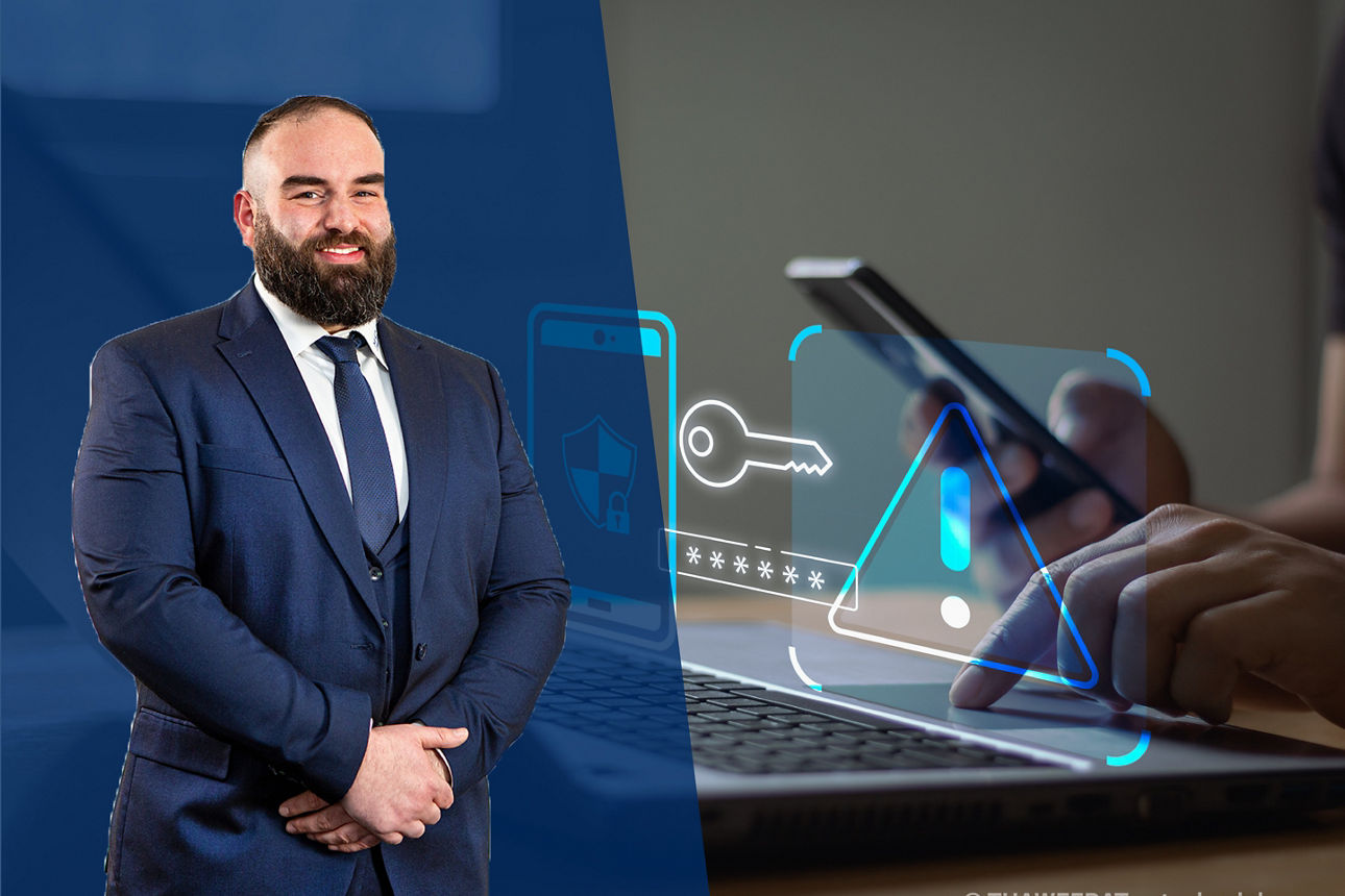 Leon Klein steht lächelnd vor einem Hintergrund mit digitalen Symbolen zu IT-Sicherheit