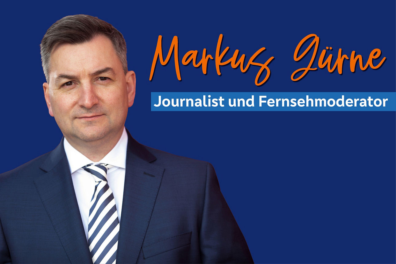 Dunkelblaues Banner: in Orange „Markus Gürne“, darunter „Journalist und Fernsehmoderator“; links Porträt eines Mannes im Anzug.