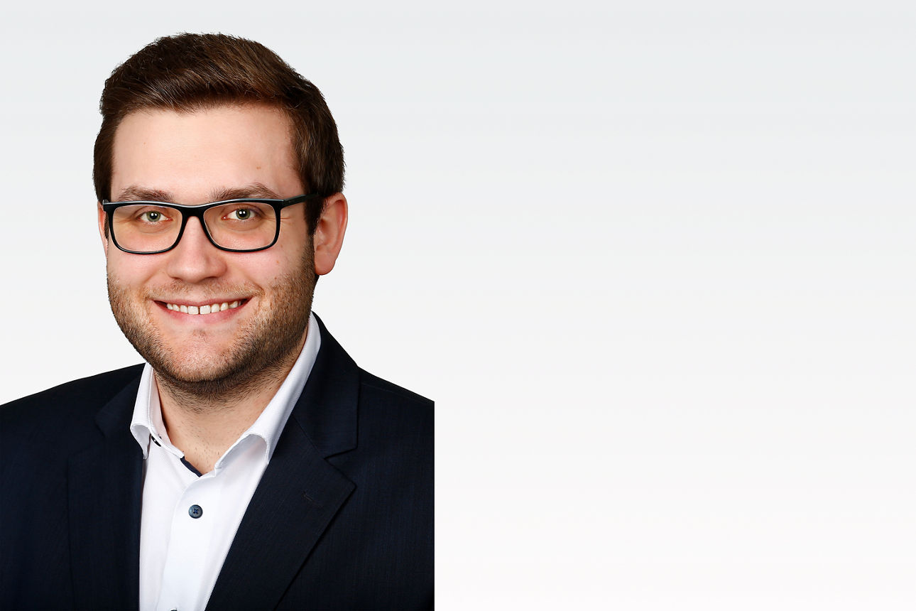 Leiter Immobilien und Baufinanzierung - Simon Wolf