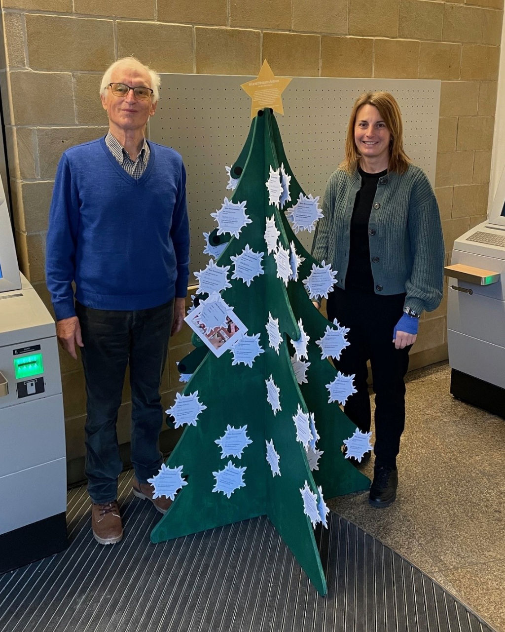 der Wunschbaum in Amberg mit den Verantwortlichen