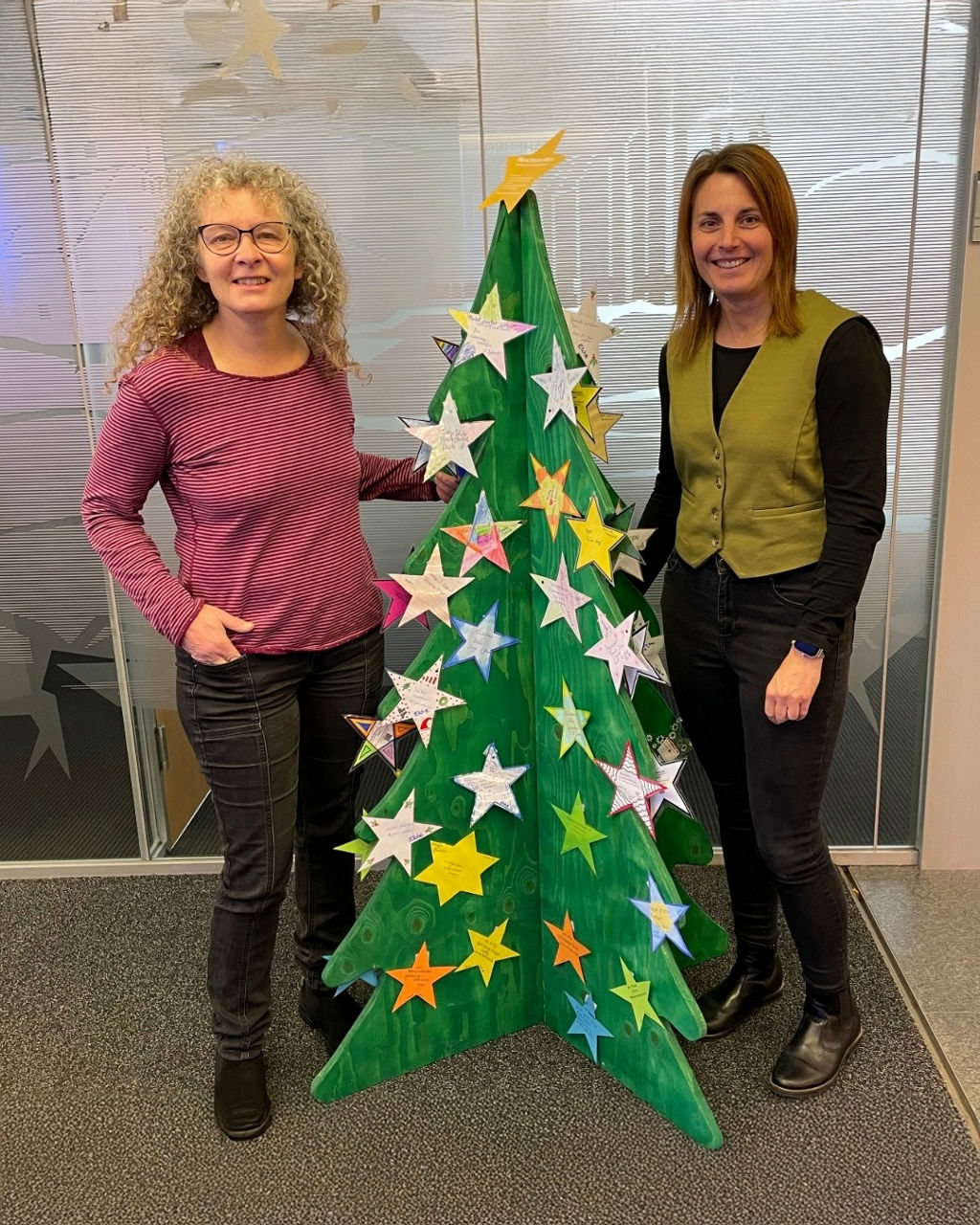 der Wunschbaum in Sulzbach-Rosenberg mit den Verantwortlichen