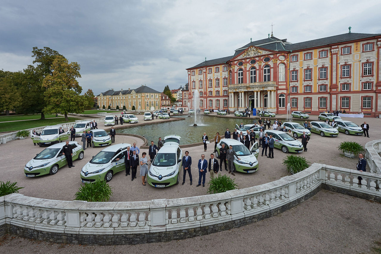ZEO Flotte vor dem Schloss Bruchsal
