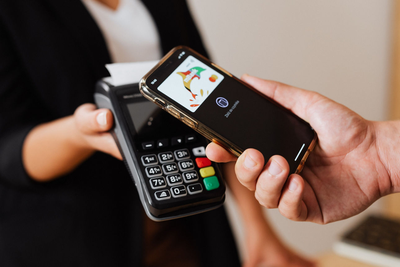 Mit dem Handy am Terminal bezahlen