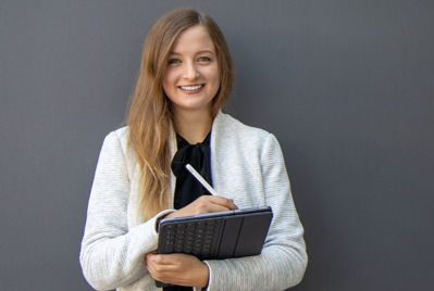 Zahlungsverkehrsberaterin Maya Möltner