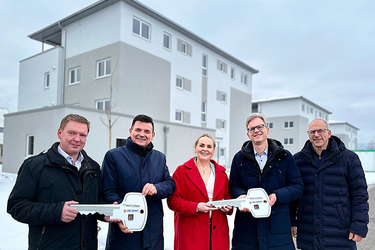 (v.Li. von der Harzer Volksbank Vorstandssprecher Heino Oehring und Vorstandsmitglied Mathias Koch, von VitaConSana Melanie K