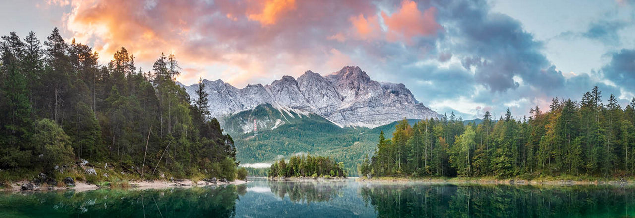 Landschaft mit Zugspitze und See