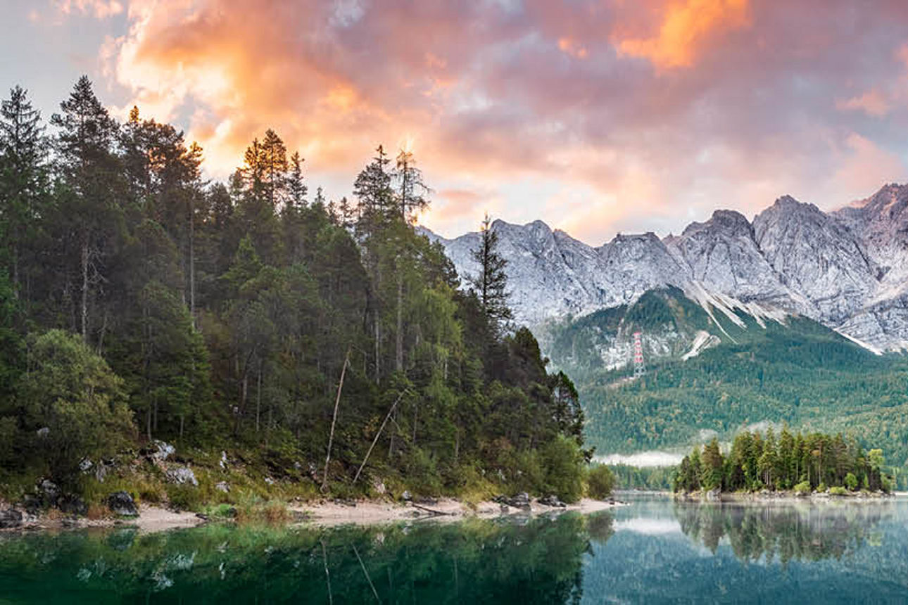 Landschaft mit Zugspitze und See