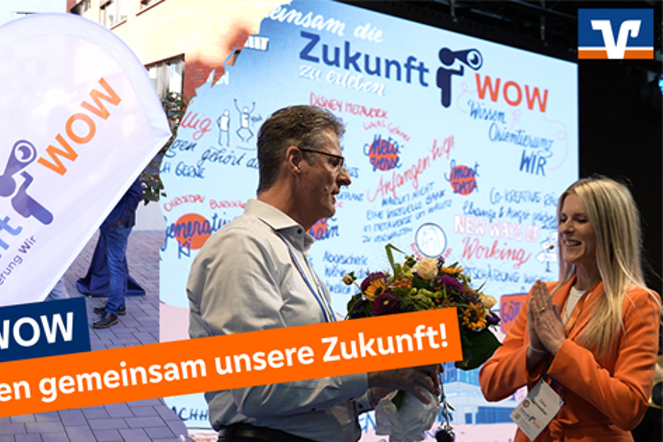 Wolfgang Osse und Silke Leinweber vor Zukunft WOW Display im Gespräch