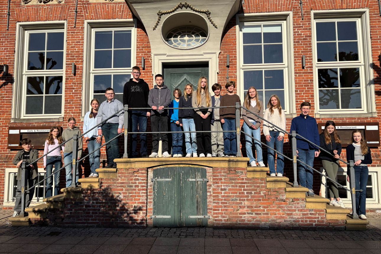 Gruppenfoto der Schülerinnen und Schüler in Aurich