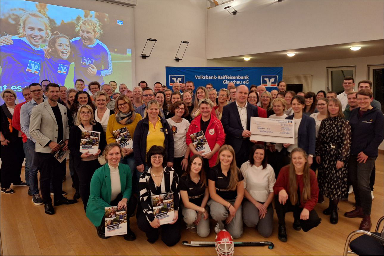 Gruppenfoto Vereinsmitglieder bei der Spendenübergabe