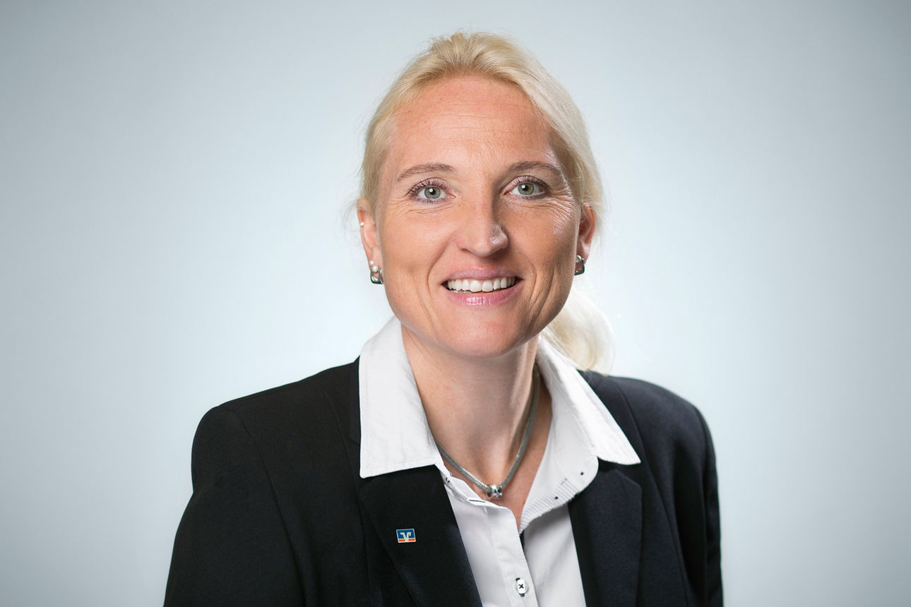 Portrait von Immobilienberaterin Gabi Hansen