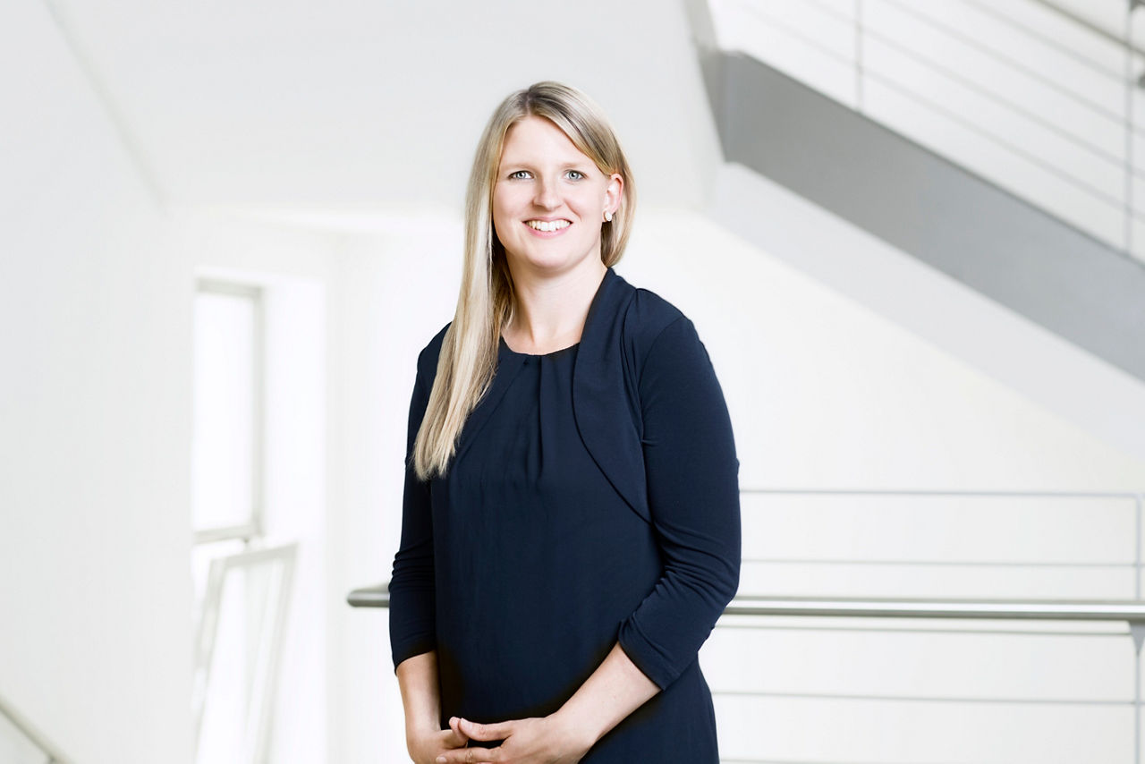 Laura van den Berg, Unternehmenskommunikation