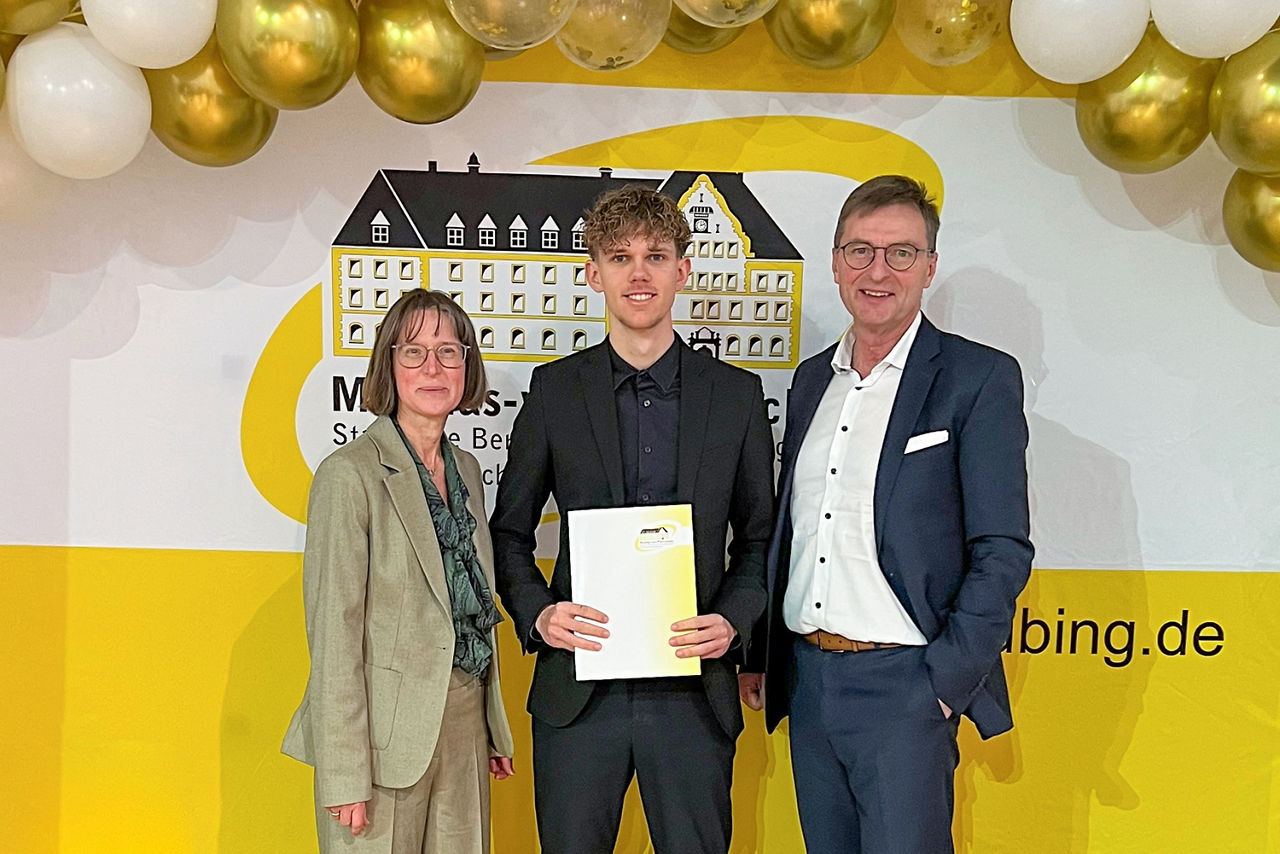  Arthur Wahl schließt die Ausbildung bei der Raiffeisenbank Parkstetten eG erfolgreich ab und wird Kundenberater