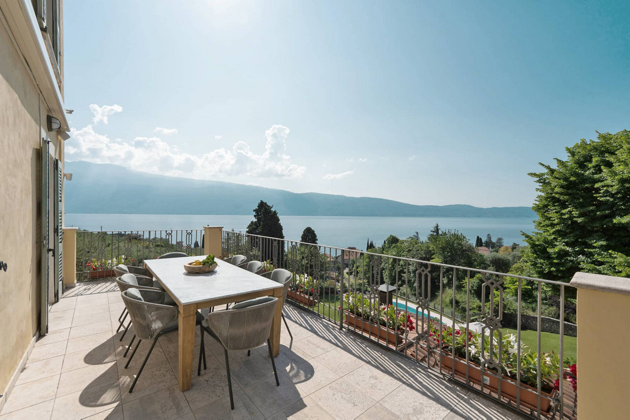 Terrasse mit Blick auf den Gardasee