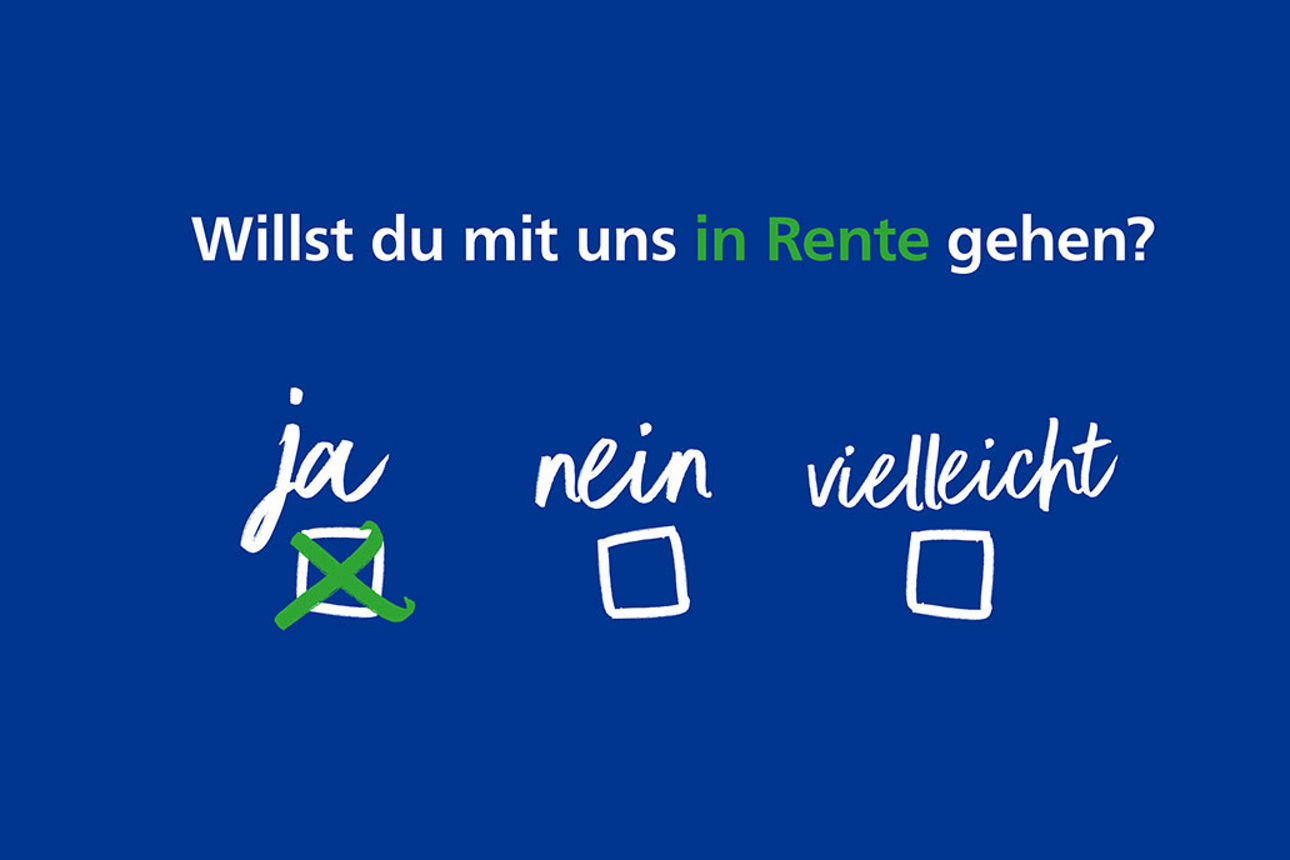 Ein Mann mit Geld, einem Haus und einem Urlaubskoffer hinter sich