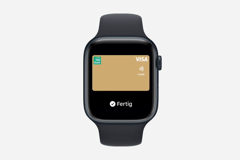Apple Watch mit goldener Visa Karte