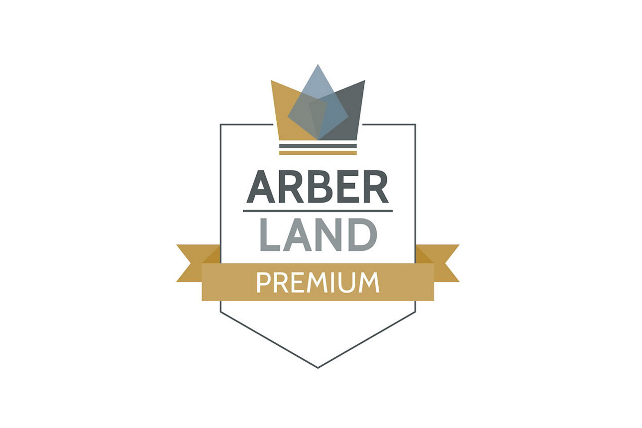 Auszeichnung „Arberland Premium“ mit stilisiertem Wappen und Krone.