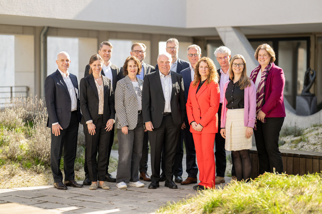 Gruppenbild vom aktuellen Aufsichtsrat der Evangelischen Bank