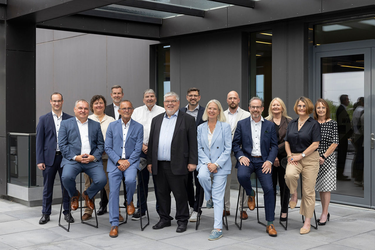 Gruppenbild des Vorstands und Aufsichtsrats der PSD Bank München.